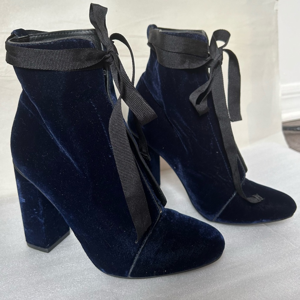 Zara Trf women’s blue velvet lace boots with gold hardware and lace size 6